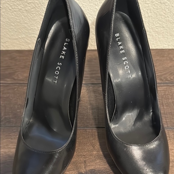 Black Women's Heels - Picture 2 of 4